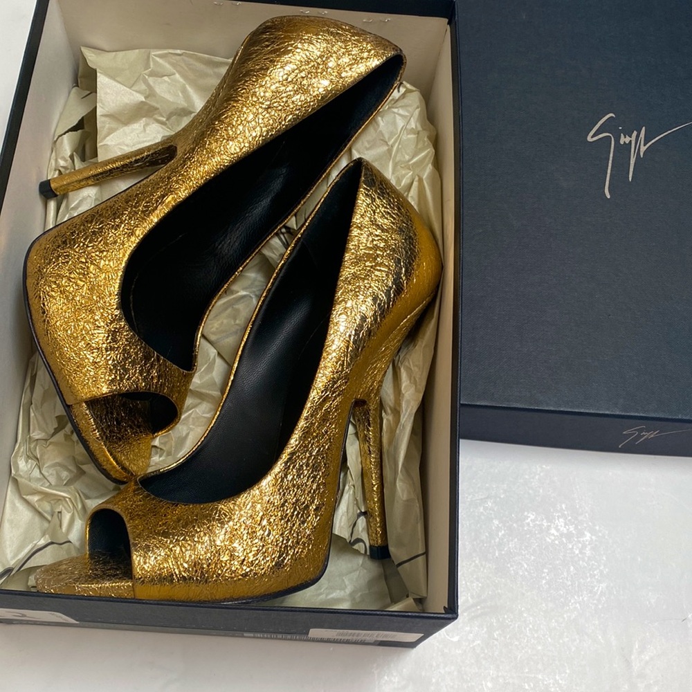 Giuseppe Zanotti Gold Alien/Warby Cristallo Heels Gold Glamour Metallic Pumps
